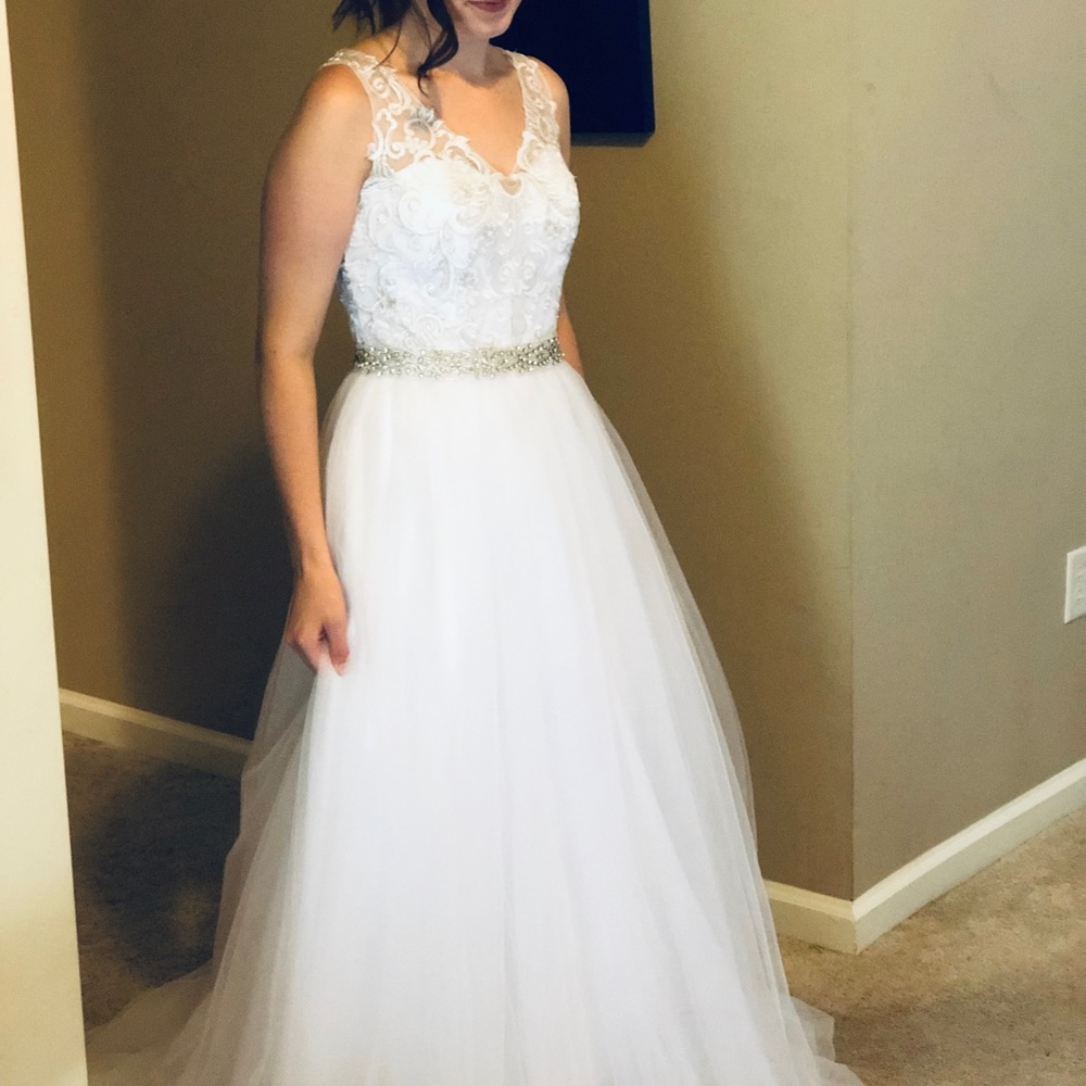 Wedding Dress - Picture 1 of 6